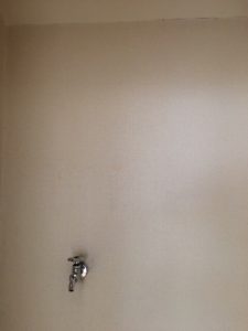 室内洗濯機置場の扉　内側
